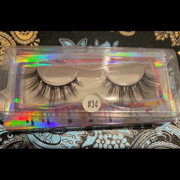 Mink Lashes - Picture 3 of 4